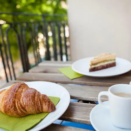 Synagogue View * Budapest