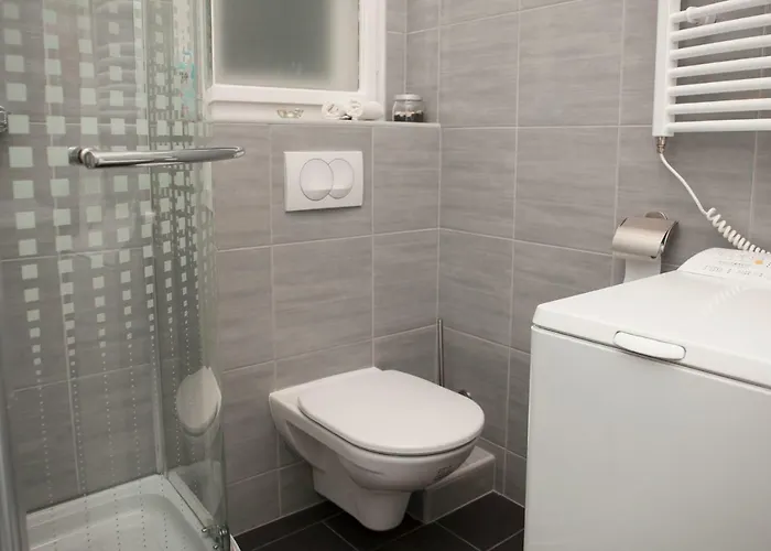 Synagogue View Apartment *