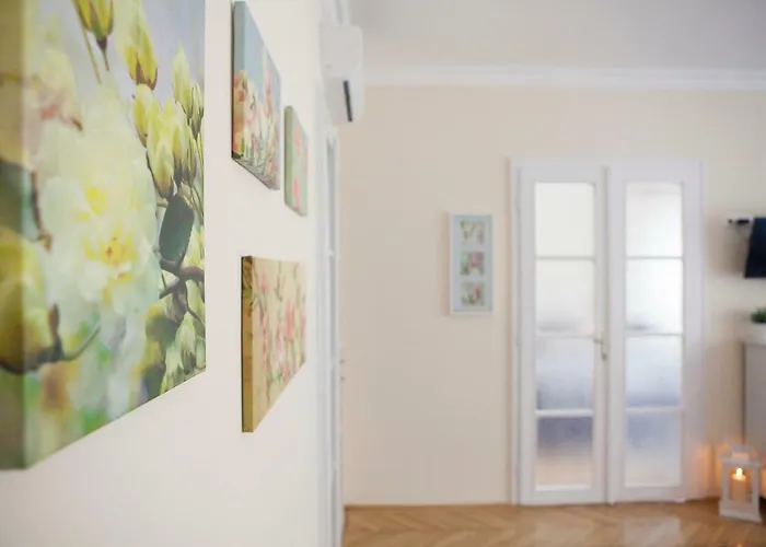 Апартаменты Synagogue View