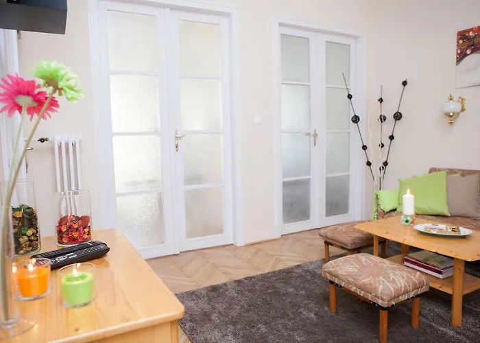 Апартаменты Synagogue View